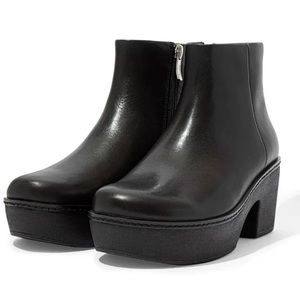 FitFlop Pilar - Black leather Chelsea boot - Gorgeous NWOB - Size 7
